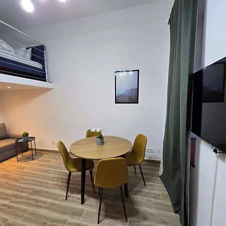 Primavera - New In The Heart Of * Budapest