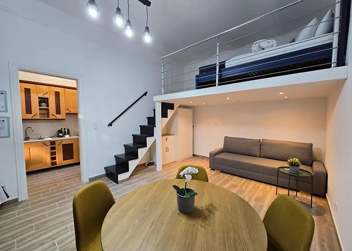 Primavera - New In The Heart Of * Budapest